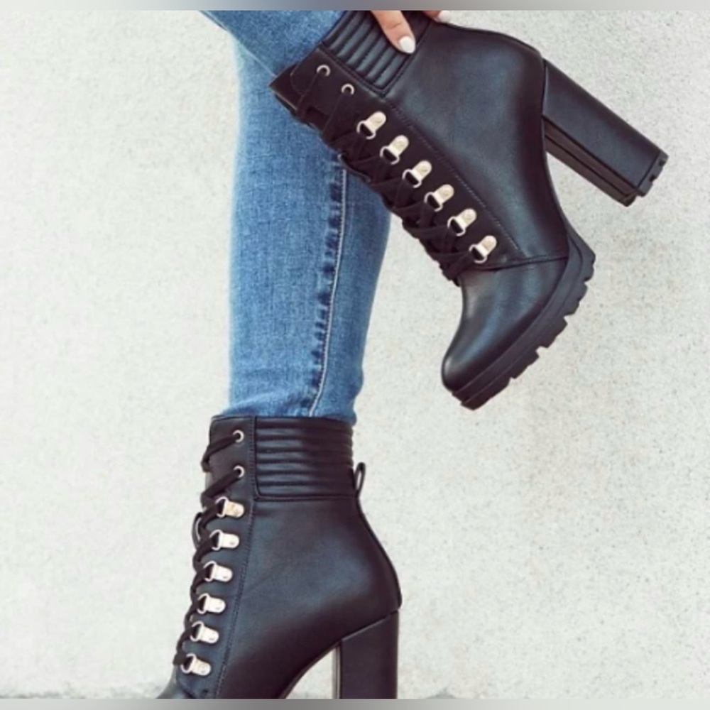Pending Sale! Just Fab Lace Up Chunky Heel Bootie
